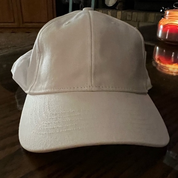 NEW! 7 Hat Bundle! 5- baseball Caps & 2- Visors - Picture 4 of 6